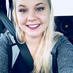 Meet your Posher, Katelyn